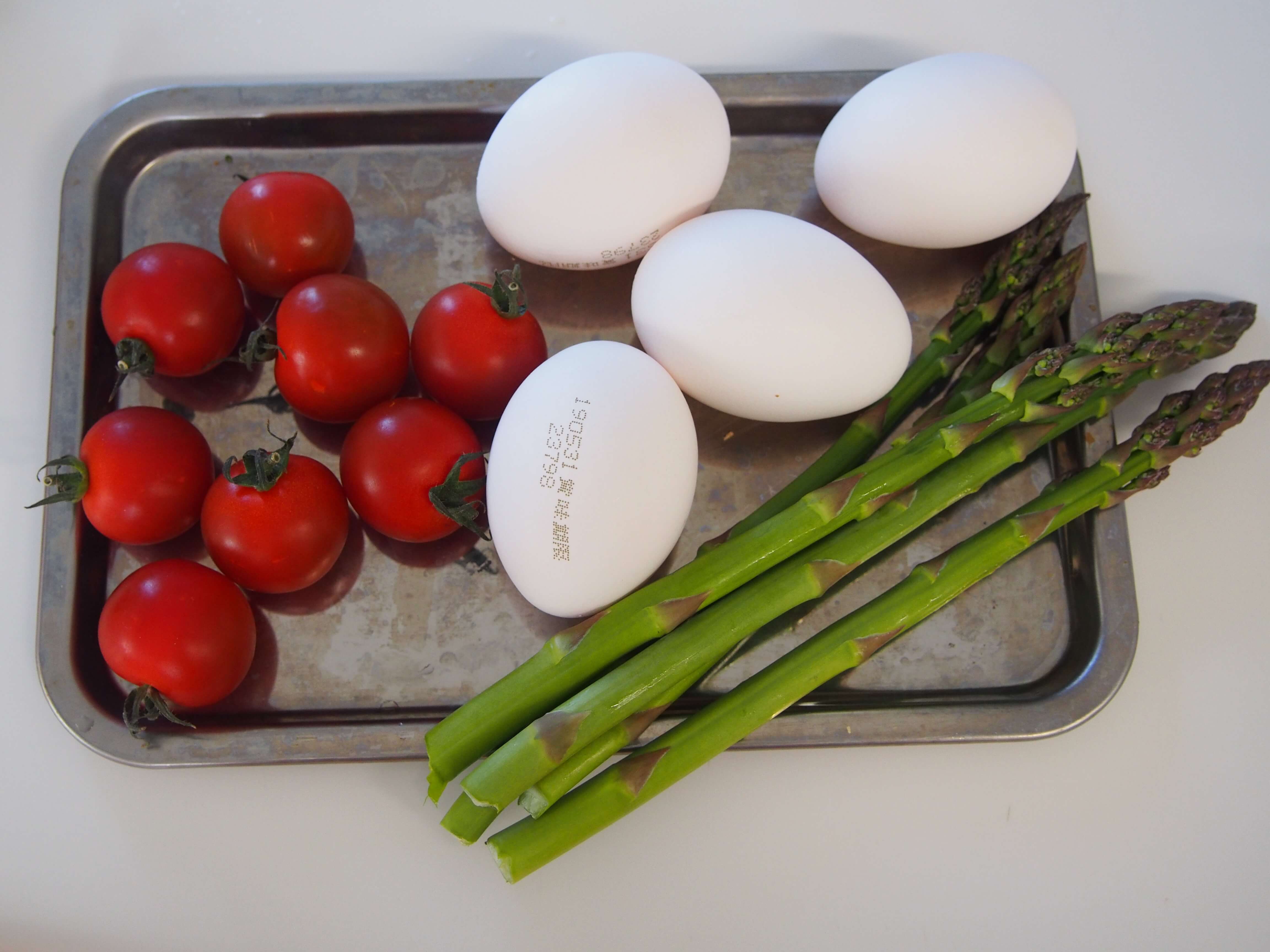 アスパラと卵トマトの炒め物　材料